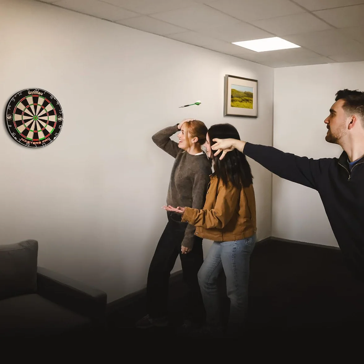 Winmau Darts - Masters Pro Premium Jeu de fléchettes en Poils- Comprend Un Jeu de fléchettes, des fléchettes, des ailettes, des tiges et Une Bande Oche