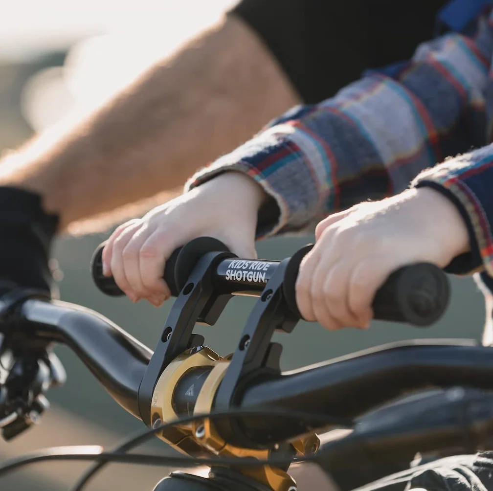 Kids Ride Shotgun – Guidons, Compatible avec la plupart des VTT récents pour adultes, Accessoire pour la selle enfant, Installation et retrait faciles (Shotgun 2.0 Handlebars)