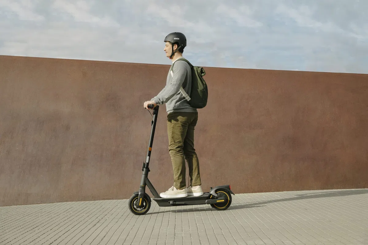 Segway-Ninebot Max G2 E, Trottinette électrique, Vitesse maximale de 25 km/h, Autonomie de 70 km, Double système de freinage