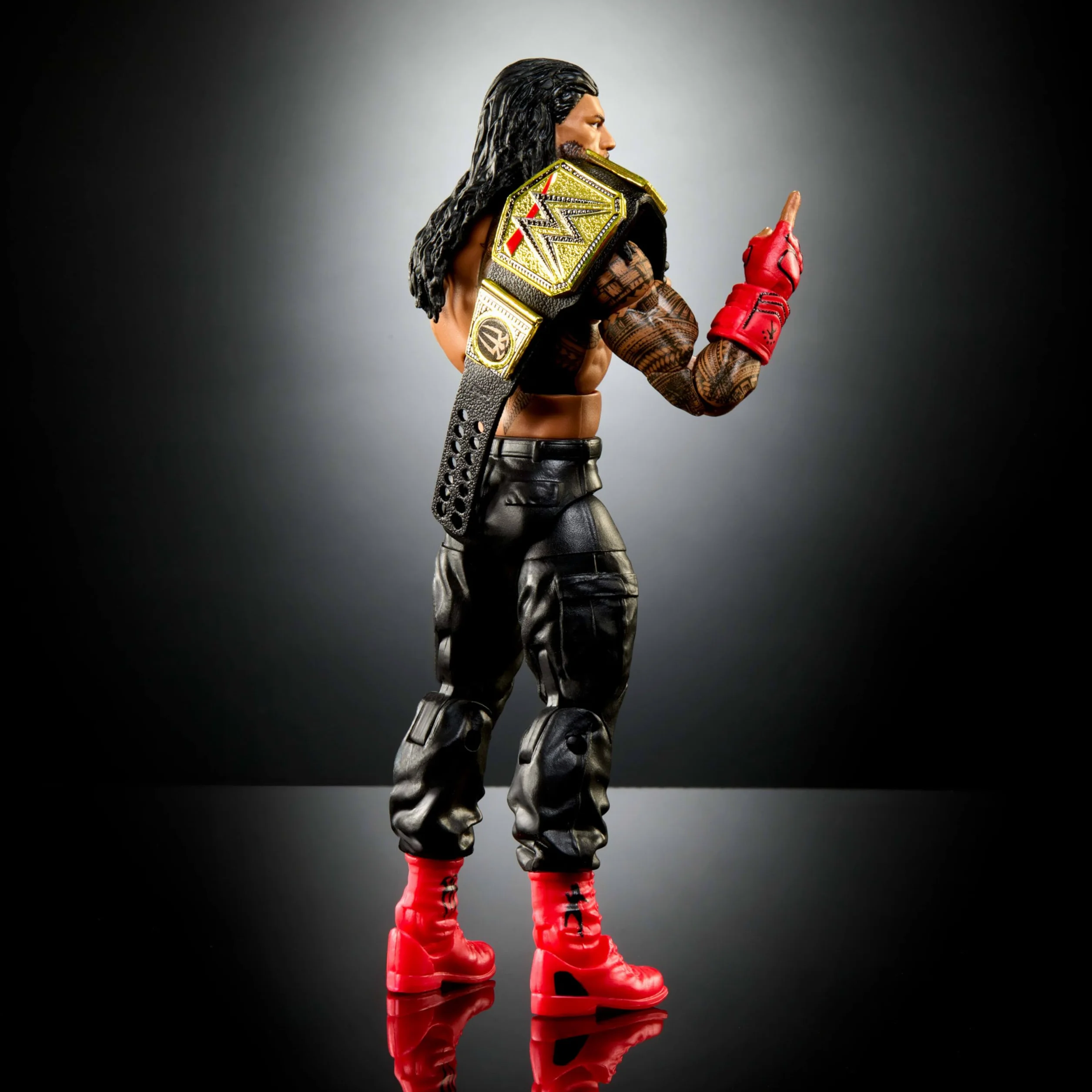 Mattel WWE Elite Figurine et accessoires, série #110 Roman Reigns 15,2 cm à collectionner avec 25 points d'articulation et mains interchangeables