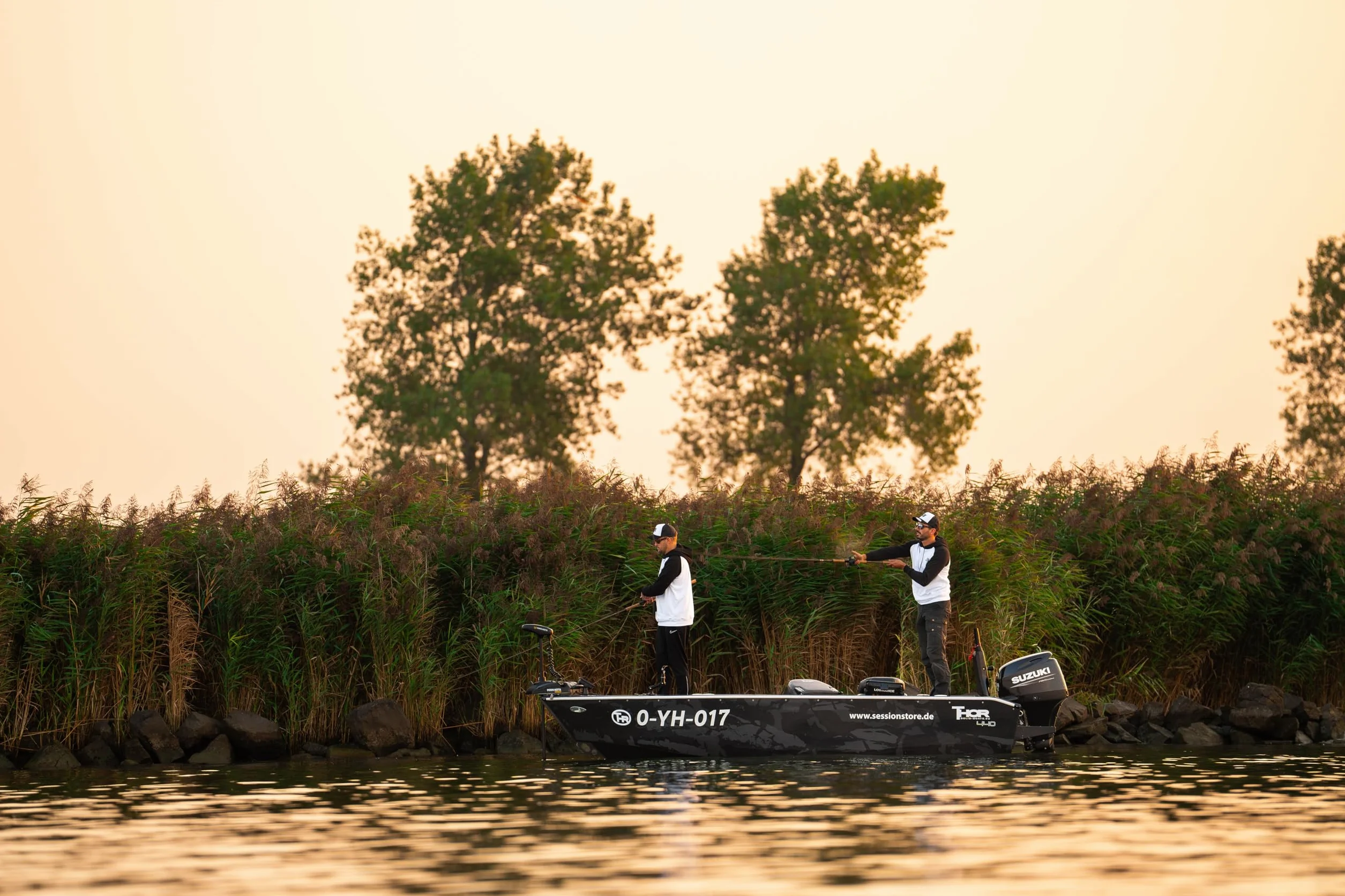 Abu Garcia Max X Black OPS Spinning Combo | Canne à pêche et Moulinet légers pour l'achigan, Le brochet et la Truite en Eau Douce | Durable | Moulinet à Tambour pour Les pêcheurs | Plusieurs Tailles