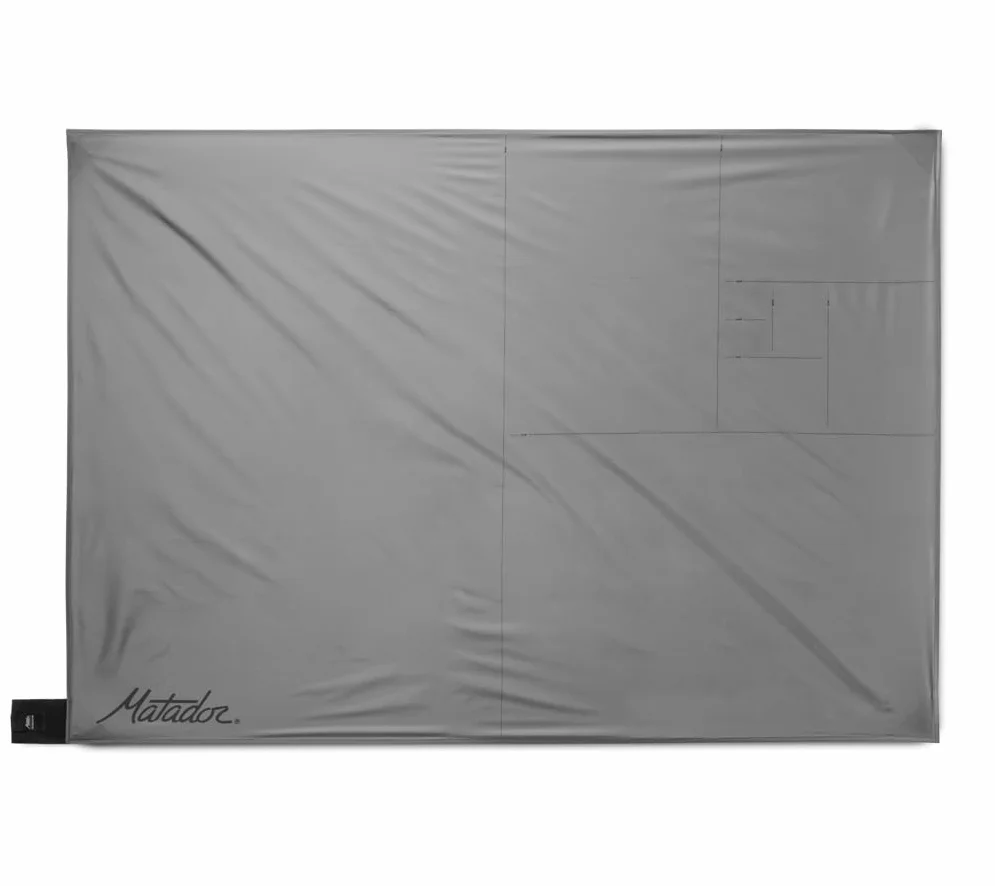 Matador Couverture de poche 4.0 – Blanc (2 à 4 places) – Couverture de pique-nique pliable, couverture de concert et de festival – Couverture de plage anti-sable avec piquets – Bâche de pique-nique et