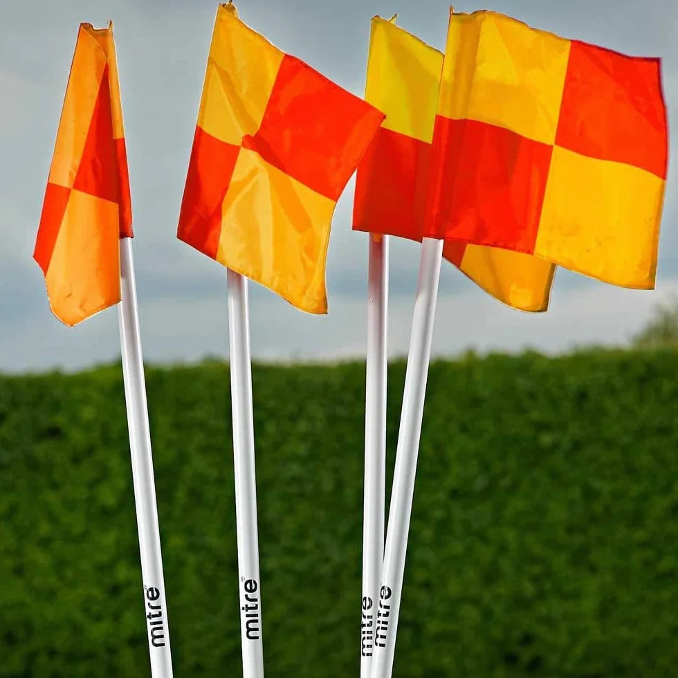 Mitre Lot de 4 Drapeaux d’Angle à Carreaux pour Football, Blanc, Taille Unique