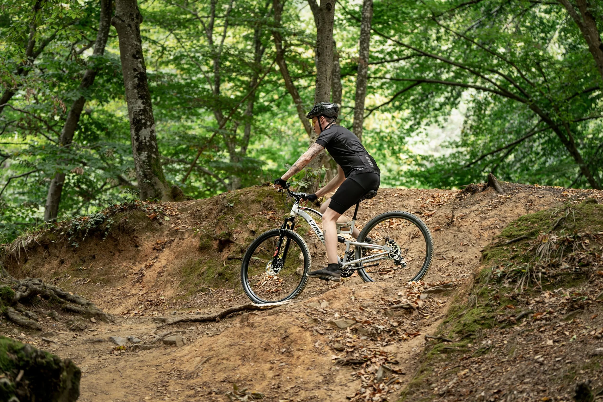 Chillaxx Falcon VTT de 24, 26, 27,5 et 29″, pour garçons, filles, femmes et hommes, frein à disque, dérailleur à 21 vitesses, suspension complète