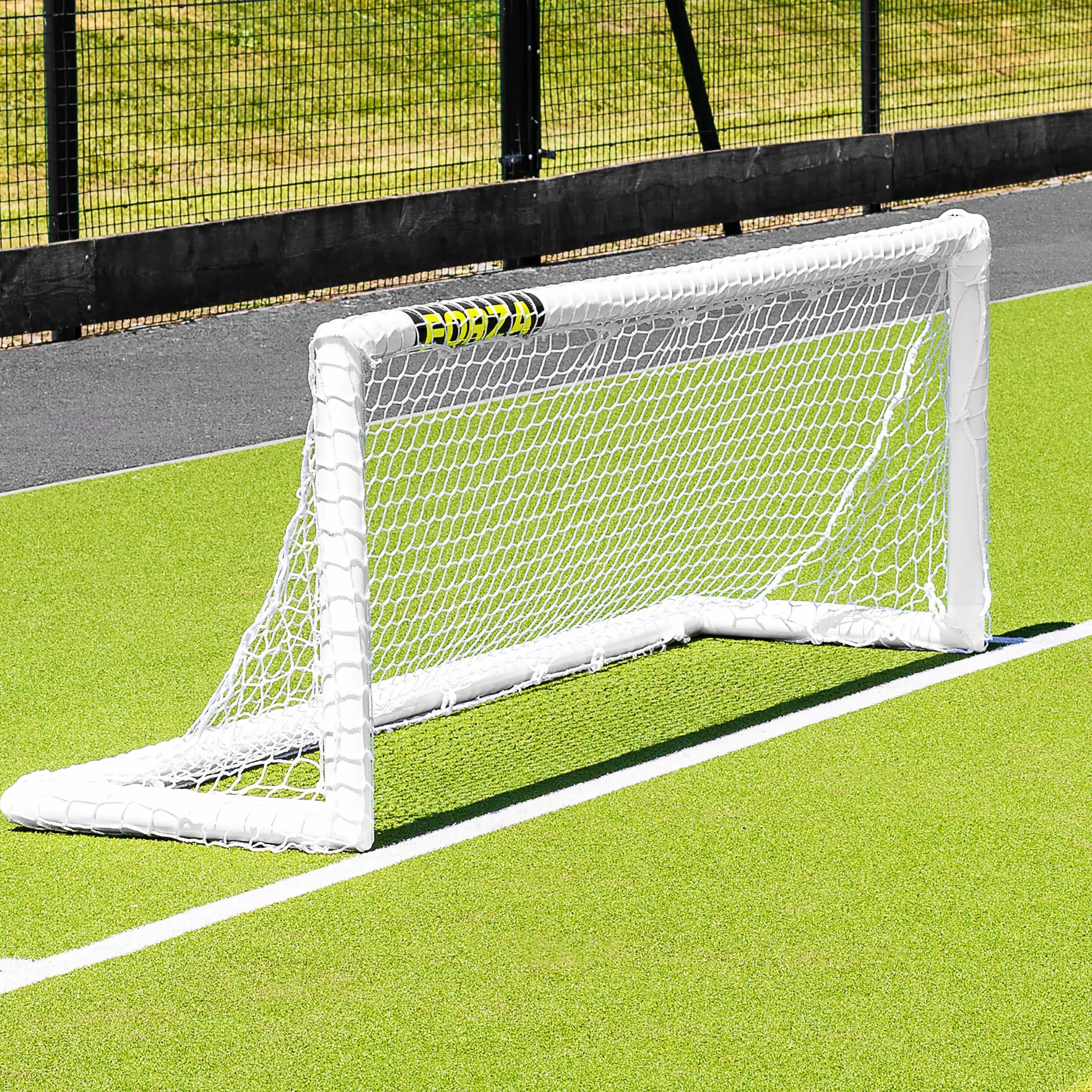 FORZA But de Hockey sur Gazon en PVC – Poteaux 2,4m x 0,8m Imperméables & Autoporteurs