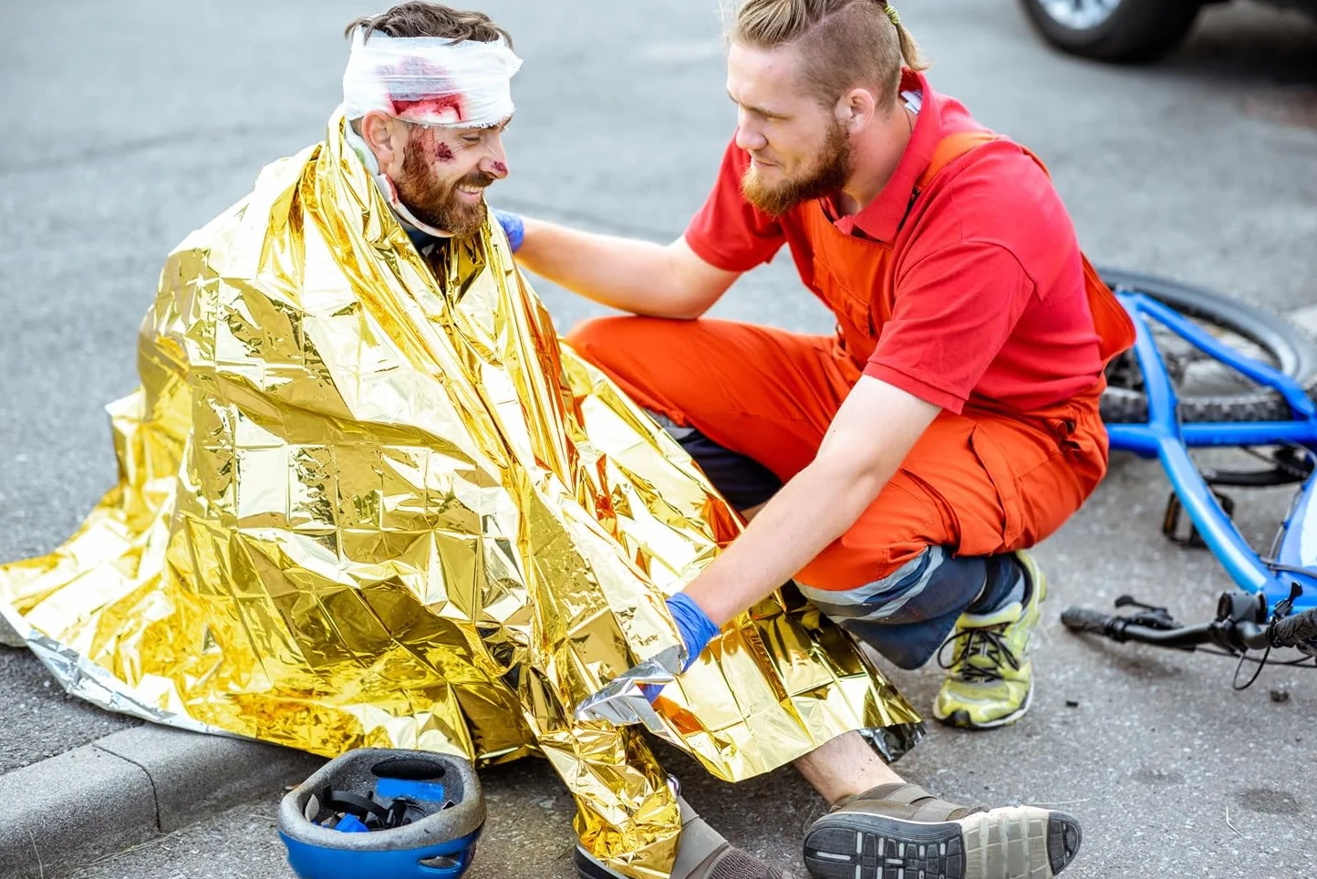 TIGA-MED Couverture de Survie | 100 pièces | Premiers Secours, Voiture, urgences, Camping, Survie, décoration | Or/Argent | 210 x 160 cm | Couverture de Survie en Aluminium CE