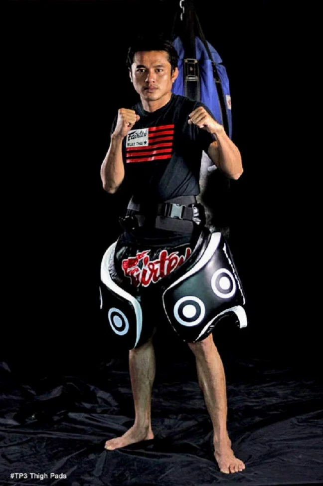 Fairtex Cuissardes TP3 Noir, Rouge, Bleu
