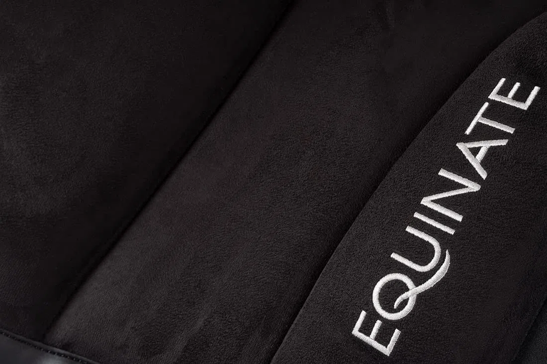 Equinate Newfield Tapis d'équitation en daim synthétique noir – Coussin Bareback avec dessous en néoprène facile d'entretien – Selle sans arbre