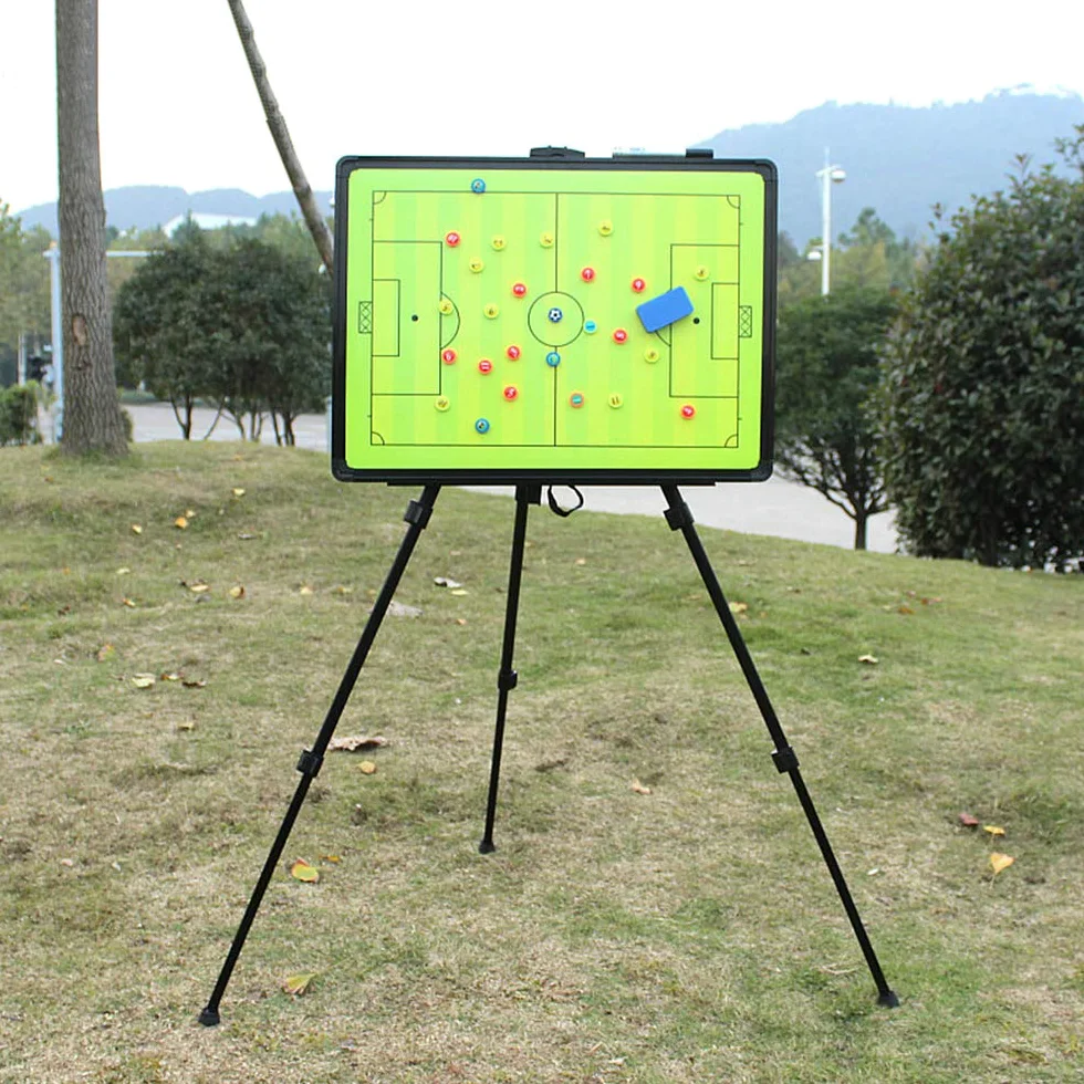 Joyeee Tableau d'entraînement magnétique de 60 x 45 cm, grand tableau tactique de football – marqueur magnétique, stylo, gomme sèche, trépied et sac de transport, football équipement d'entraînement