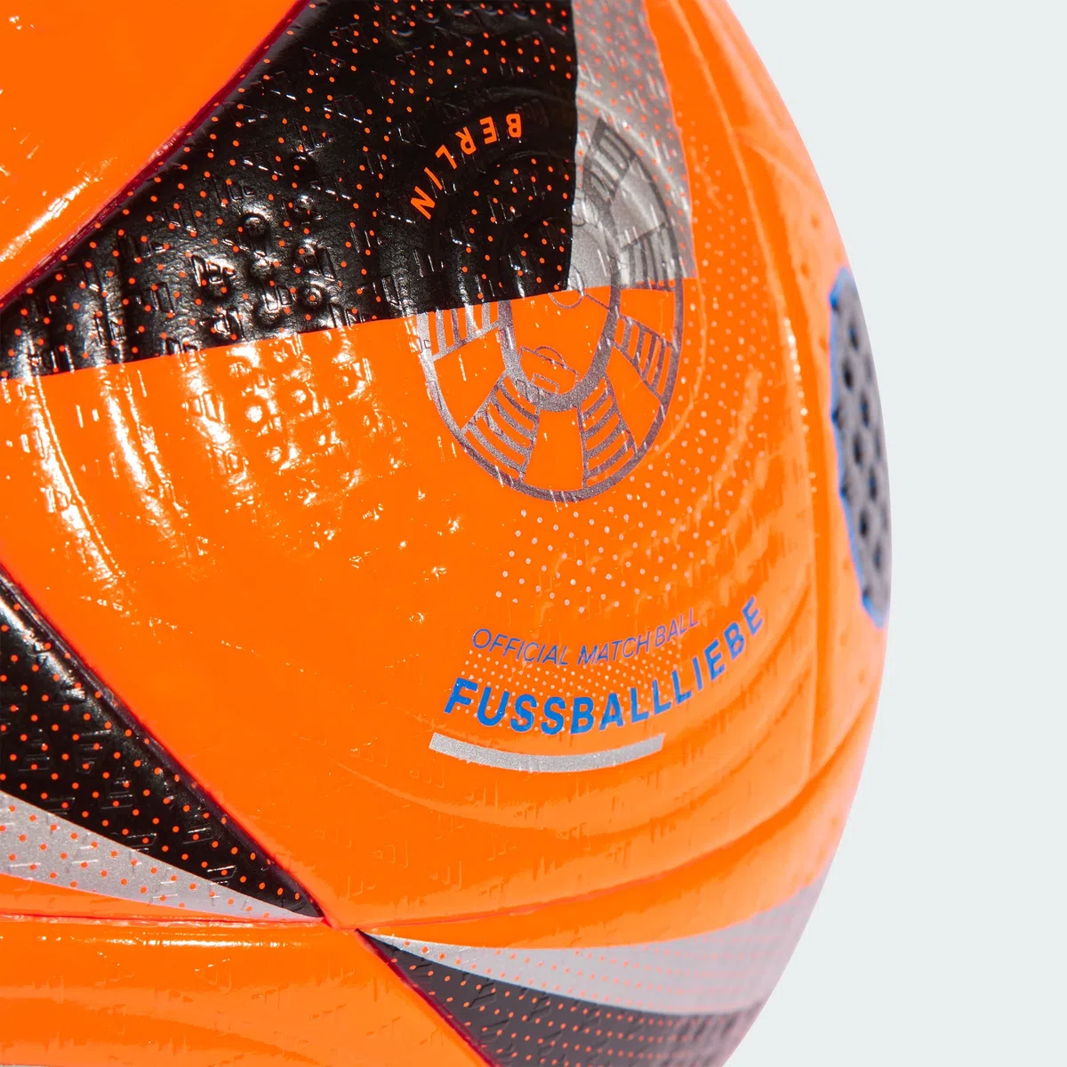 adidas Fussballliebe Winter Euro 2024 FIFA Quality Pro Ballon de Football, Unisexe, Orange, 5 UE