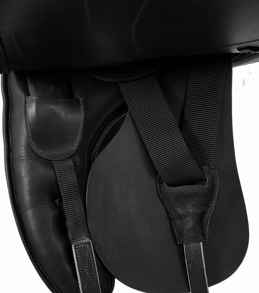 A&M Reitsport Selle de dressage Chester en cuir, fer à tête changeable, arbre polyflex, noir, taille : 17,5 pouces