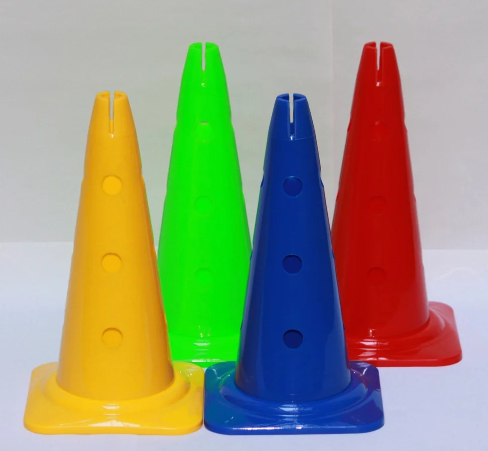 Kit de haie 12 pièces Lot de 4: 8 Cônes 40 cm, 4 Jalons 160 cm - Bleu, Rouge, Vert, Jaune
