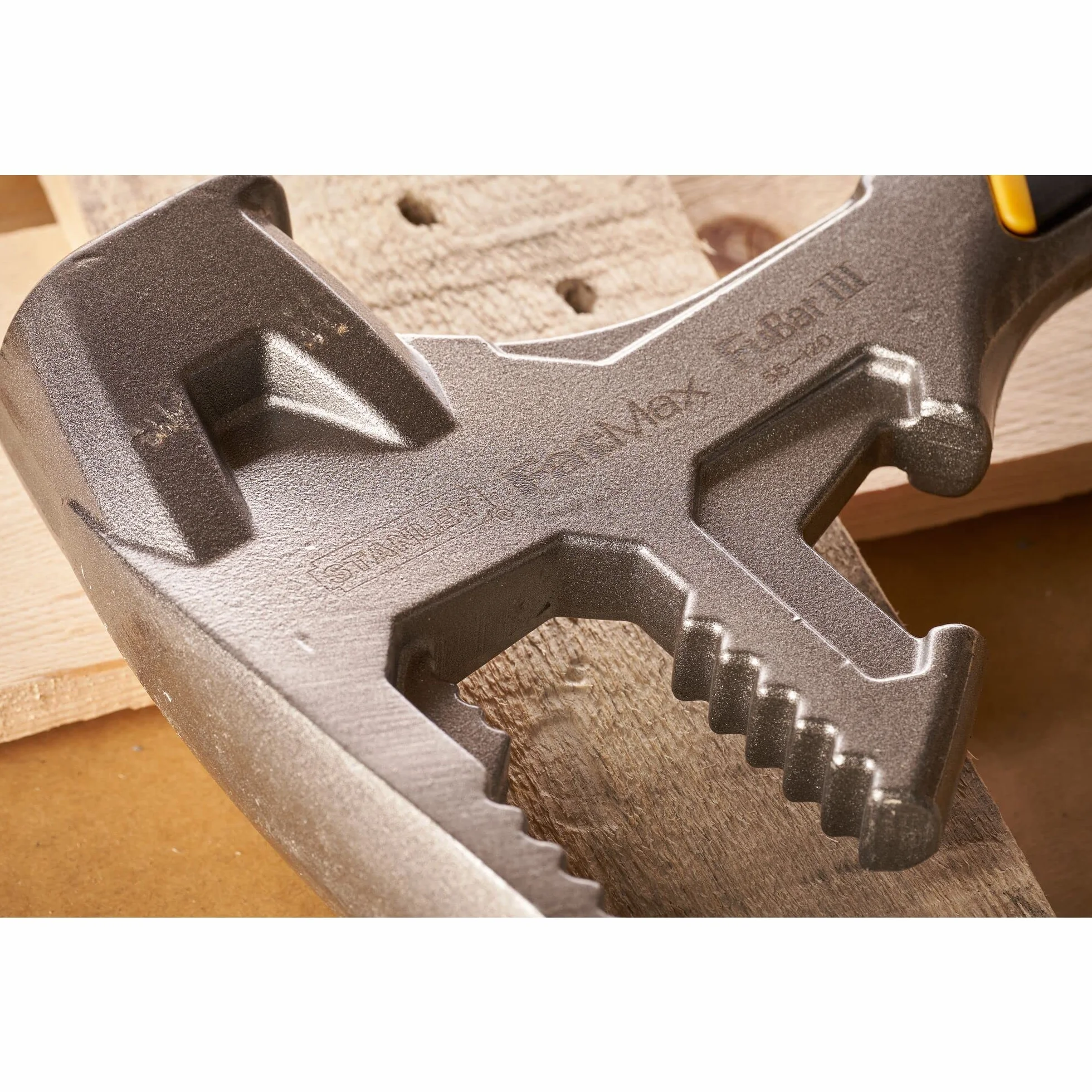 STANLEY 1-55-120 Marteau Multifonctions Gamme FATMAX - Outil 4 En 1 Marteau, Pince À Décoffrer, Arrache Clous Et Pied De Biche - Double Mâchoire - Barre En Acier D'Une Seule Pièce