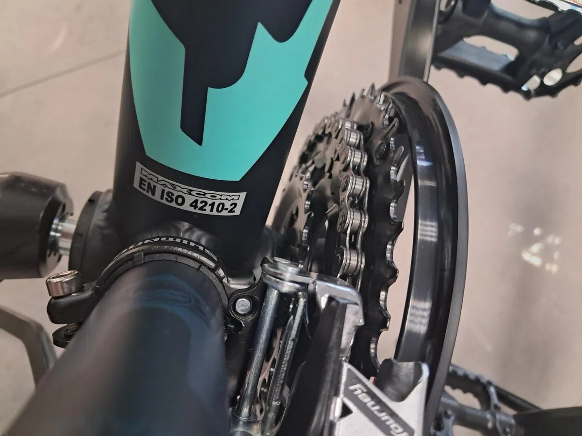 Multibrand Folding City, Vélo Pliant Confort pour Femme 24 Pouces, 6 Vitesses, Frein V-Brake, éclairage de vélo, Garde-Boue, Porte-vélos, Convient aux Femmes et aux Filles de 135 à 160 cm