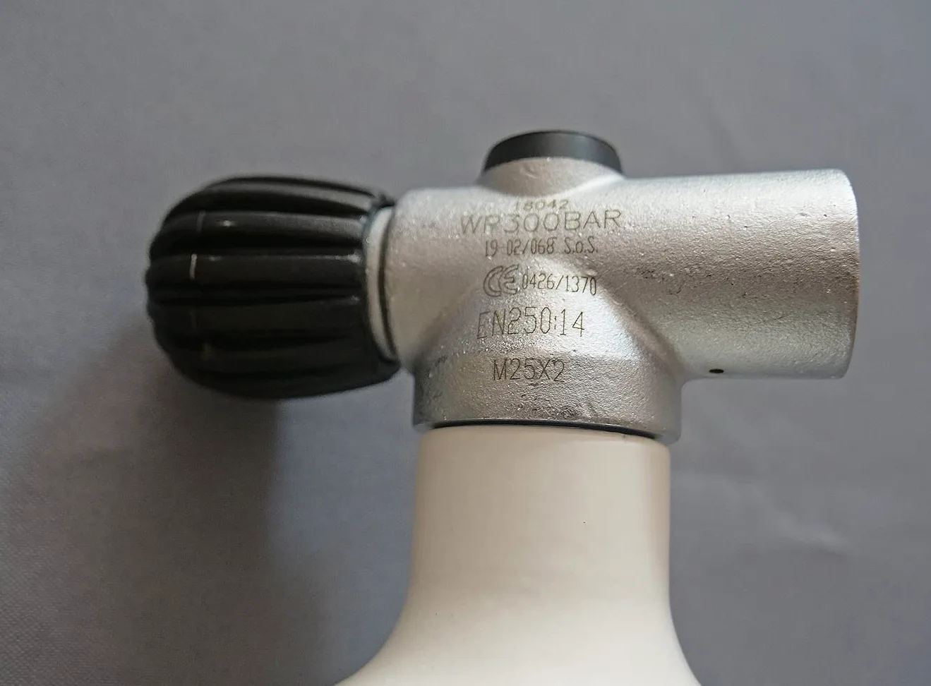 Bouteille de plongée 3 l 300 bar complète avec valve blanche M25 x 2