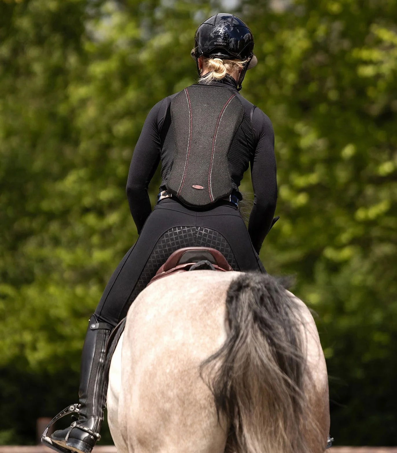 Gilet de protection dorsale pour l'équitation SWING P06 de Waldhausen - Souple - Pour adultes et enfants M noir