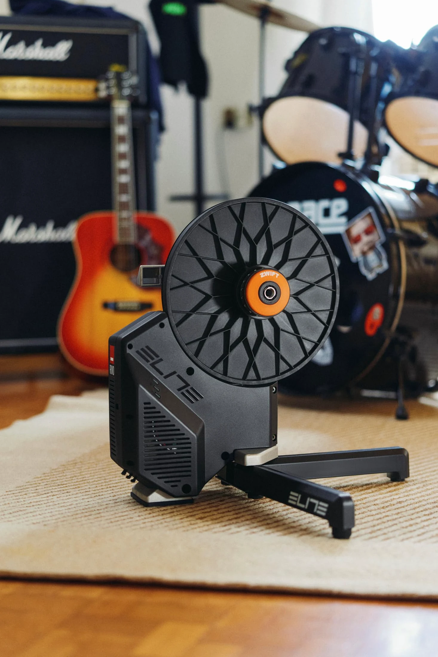 Elite RIVO avec Zwift Cog and Click