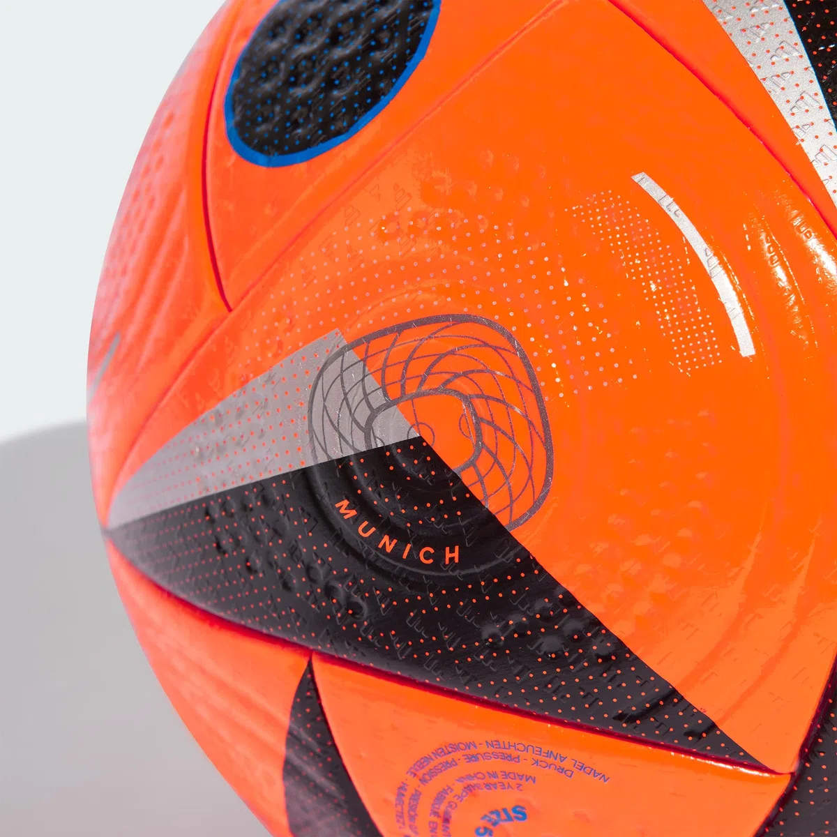 adidas Fussballliebe Winter Euro 2024 FIFA Quality Pro Ballon de Football, Unisexe, Orange, 5 UE